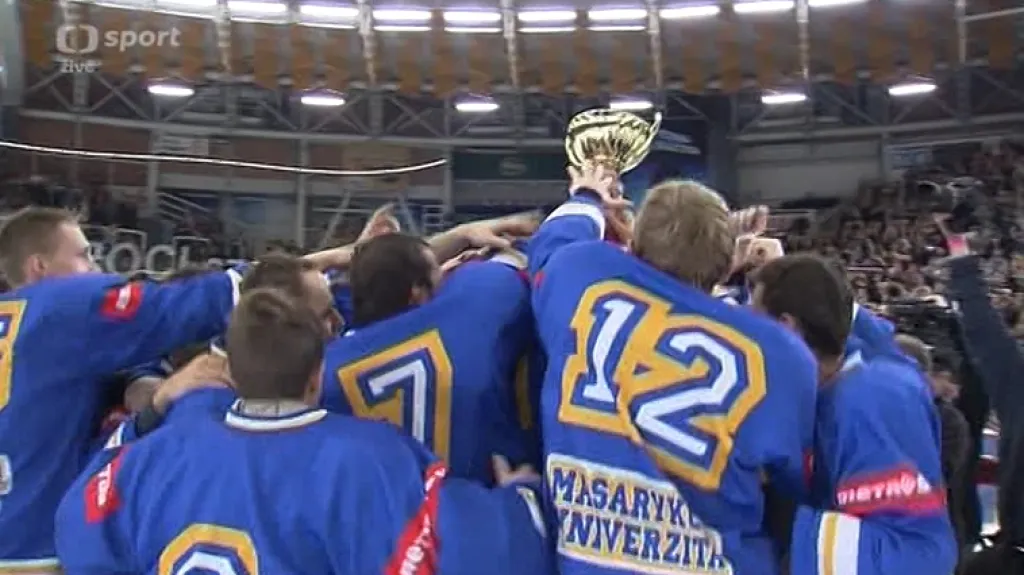 Univerzitní hokejový zápas sledovalo na 7 000 diváků