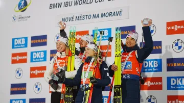 Květinový ceremoniál s bronzovou českou štafetou