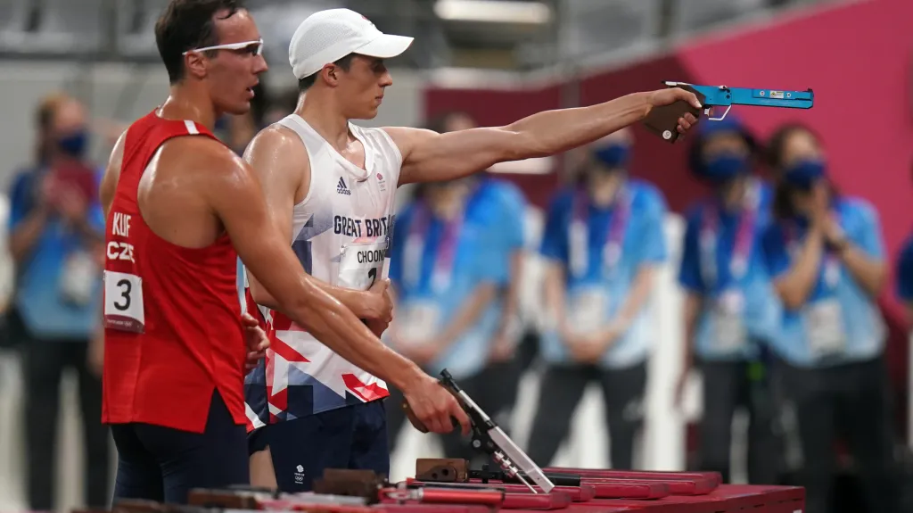 Jan Kuf (v červeném)