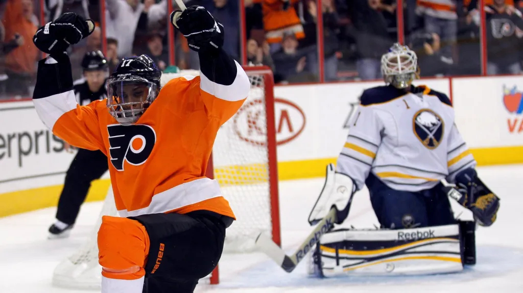 Wayne Simmonds se raduje z gólu proti Buffalu