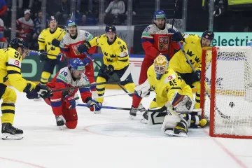 Jakub Flek překonává Magnuse Hellberga