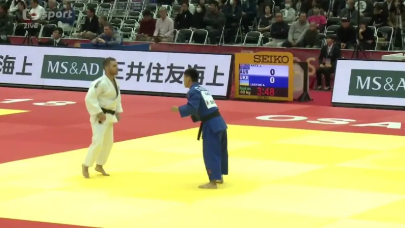 Pulkrábek vypadl v 1. kole, v Ósace dominují domácí