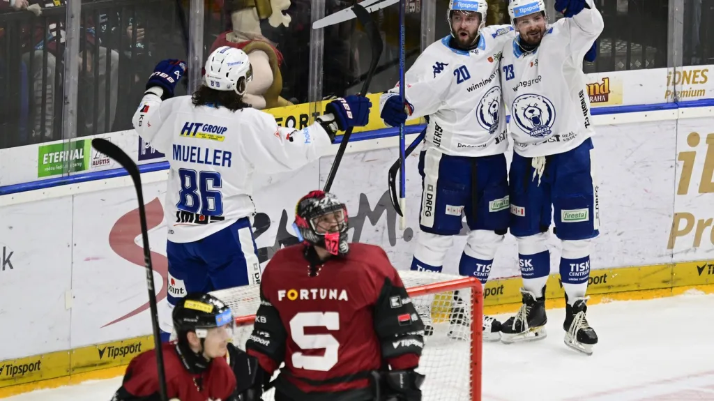 Hokejisté Komety Brno se radují proti pražské Spartě