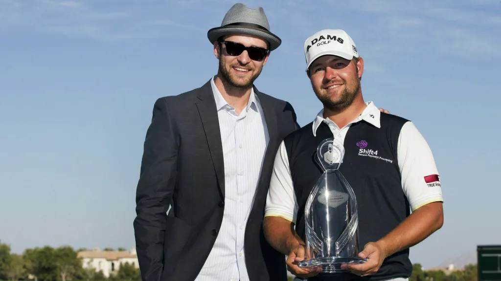 Ryan Moore s pořadatelem turnaje Justinem Timberlakem