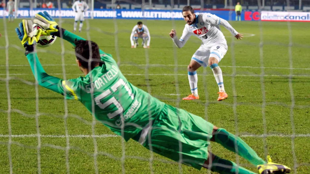 Gonzalo Higuaín neproměňuje penaltu