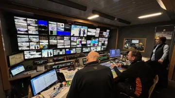 Pohled do režie před prvním závodem MS