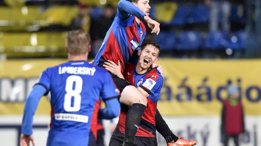 Radující se fotbalisté Plzně