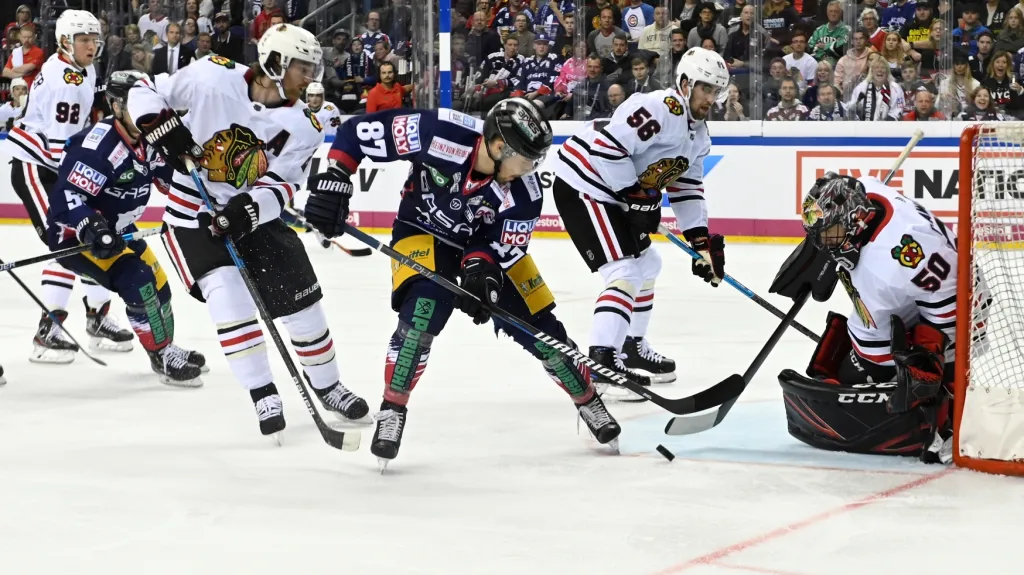 Chicago Blackhawks na evropském turné v duelu proti Eisbärenu