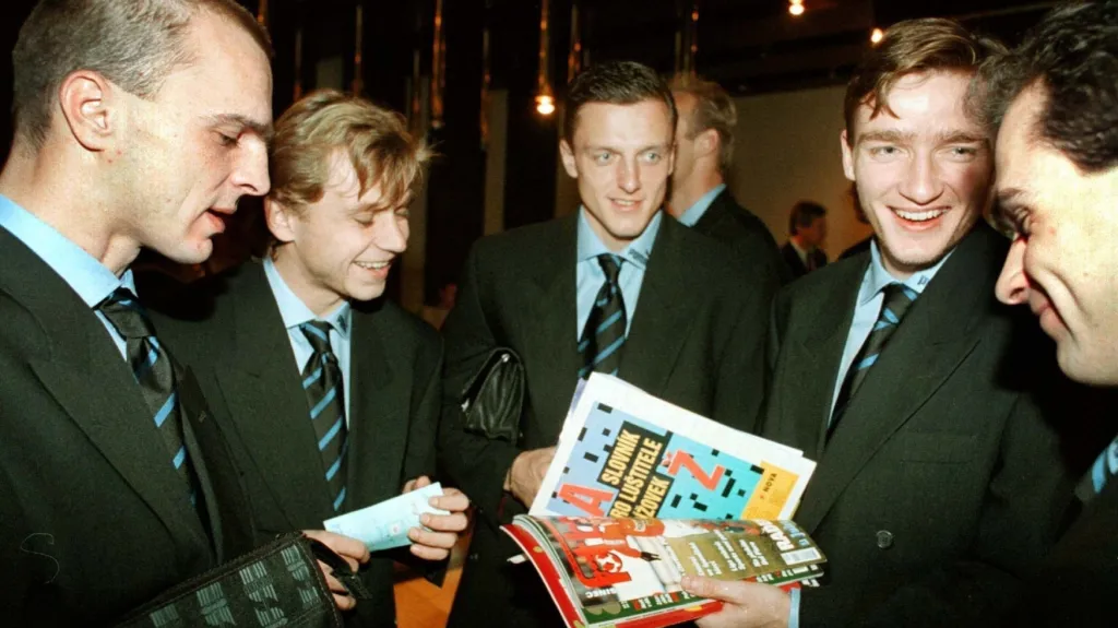 Čeští fotbalisté před odletem na Pohár FIFA 1997