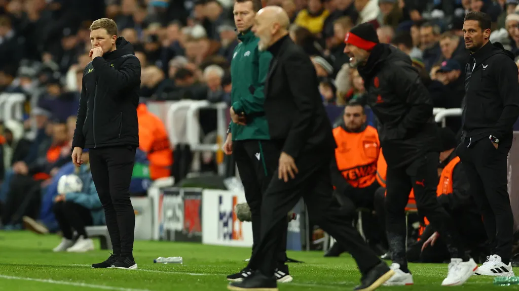 Trenérské týmy Newcastlu a AC Milán