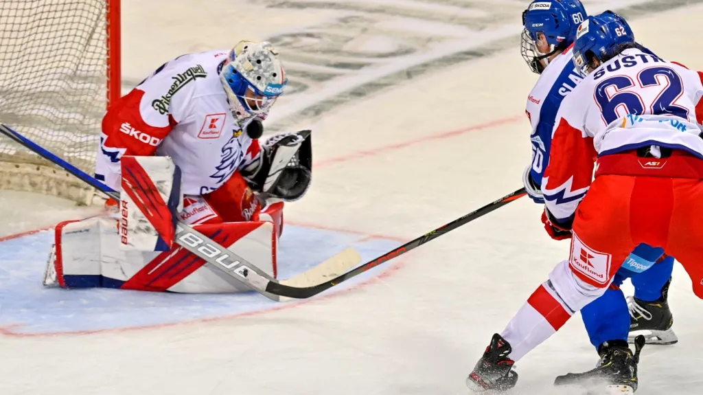 Roman Will čelí střele Juraje Slafkovského