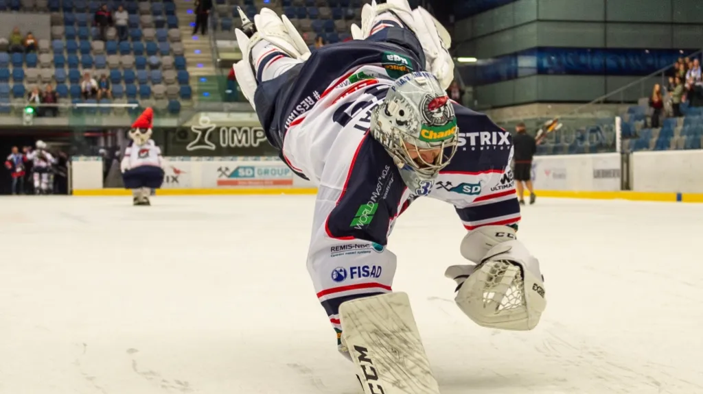 Chomutovský gólman Dominik Pavlát slaví vítězství