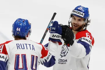 Jan Rutta se raduje z gólu s Michaelem Frolíkem