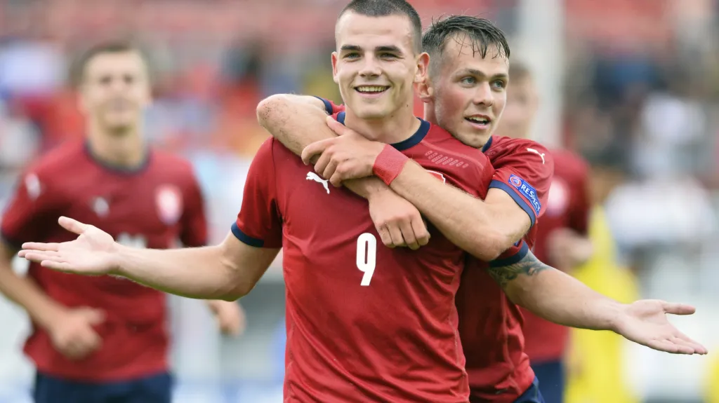 Václav Sejk oslavuje gól v dresu reprezentace do 21 let
