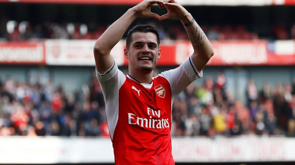 Granit Xhaka z Arsenalu se raduje z gólu
