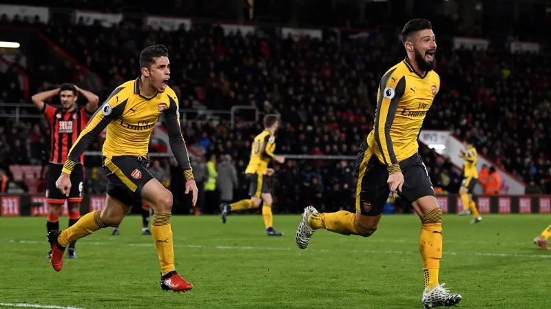 Olivier Giroud slaví vyrovnávací gól do sítě Bournemouthu