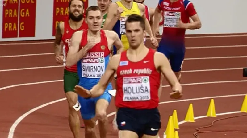 Rozběh Jakuba Holuši na 1500 metrů