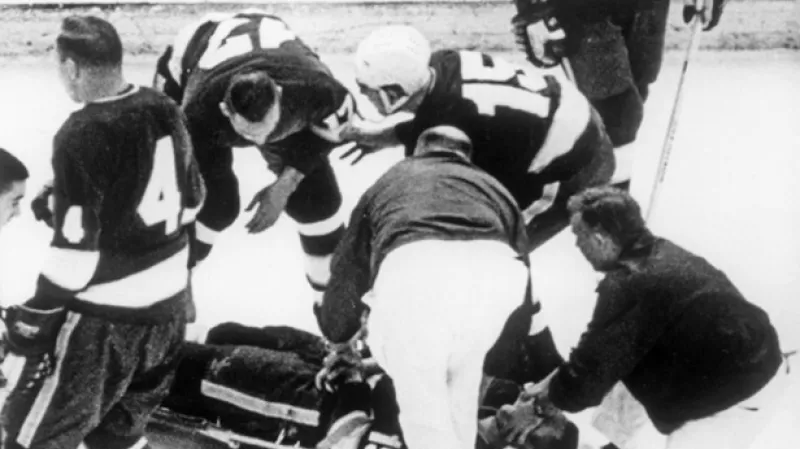 Bill Masterton v péči lékařů