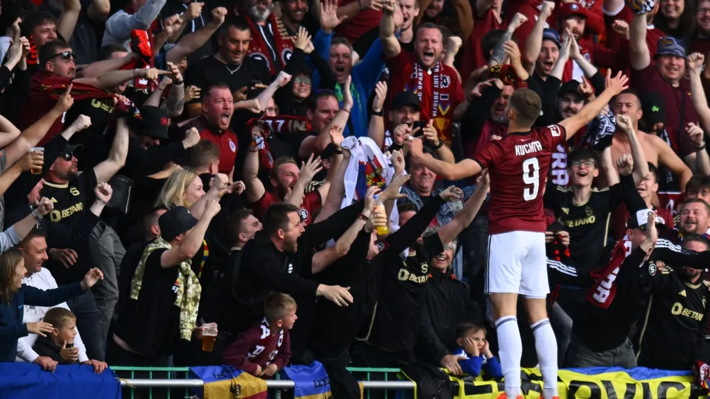 Sparťan Jan Kuchta po vstřeleném gólu v Mladé Boleslavi