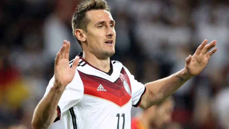 Slavící Miroslav Klose v dresu Německa