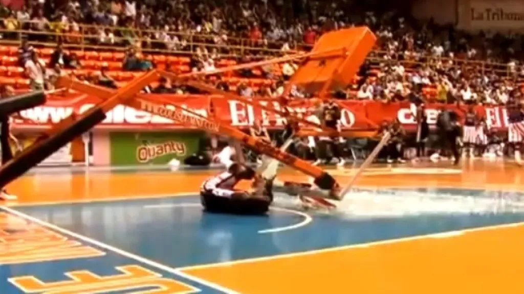 William "Bull" Bullard pod košem