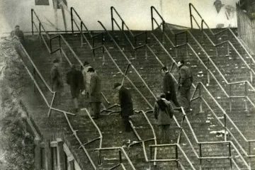Zničené schodiště na stadionu Ibrox Park