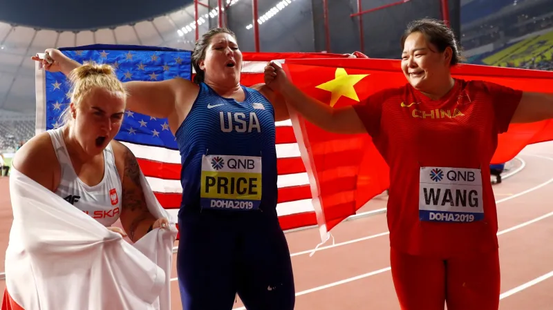 Trojice nejlepších kladivářek Joanna Fiodorowová, DeAnne Priceová a Wang Čeng