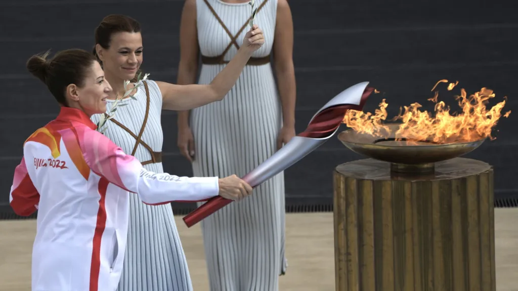 Paraskevi Ladopuluová s olympijskou pochodní v Aténách