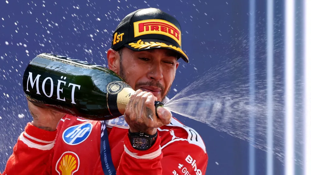 Lewis Hamilton vybojoval na GP Katalánska první triumf ve Ferrari