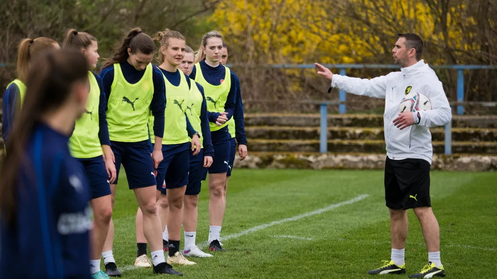 České reprezentantky do 19 let na tréninku