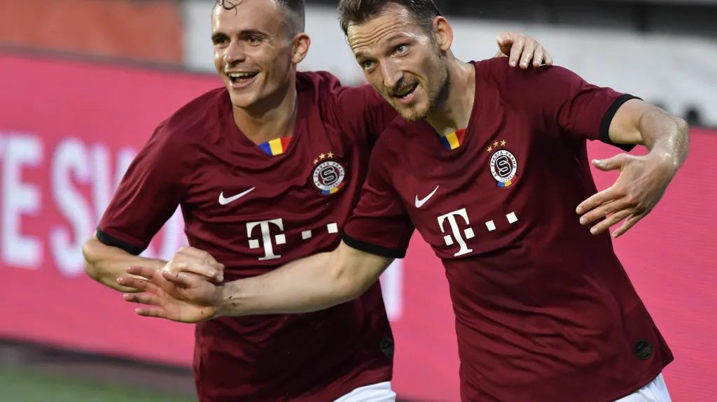 Libor Kozák slaví gól s Andreasem Vindheimem