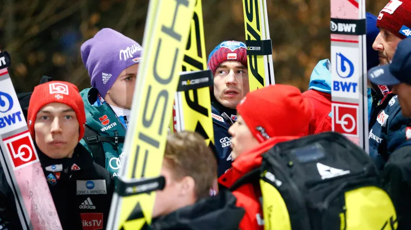 Skoky nejlepších závodníků na můstku v Bischofshofenu