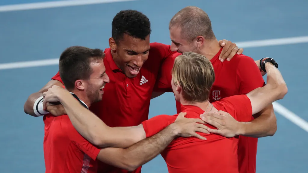 Radující se tenisté Kanady po výhře 3. ročníku ATP Cupu