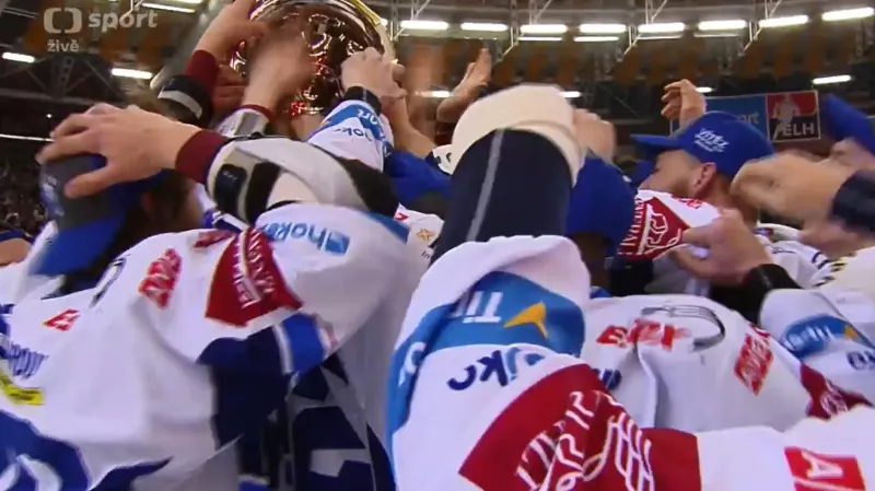 Hokejisté Brna převzali pohár pro mistra extraligy