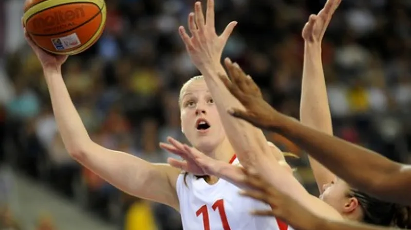 Kateřina Elhotová v zápase s Francií