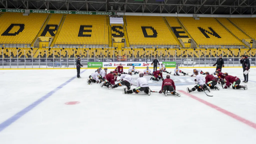 Hokejisté Sparty při tréninku v Drážďanech