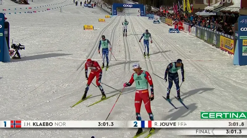 Finále sprintu klasickou technikou na SP v Canmore s vítězným Klaebem