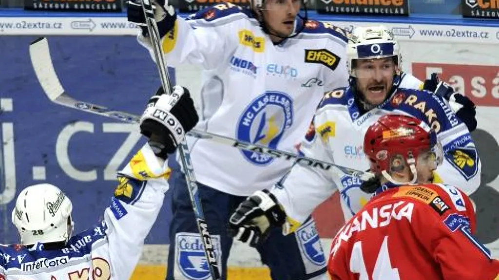 Radost plzeňských hokejistů ze vstřeleného gólu