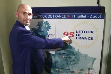 Marco Pantani pózuje pro fotografy