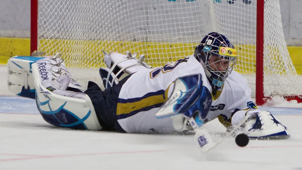 Kladenský brankář Lukáš Cikánek