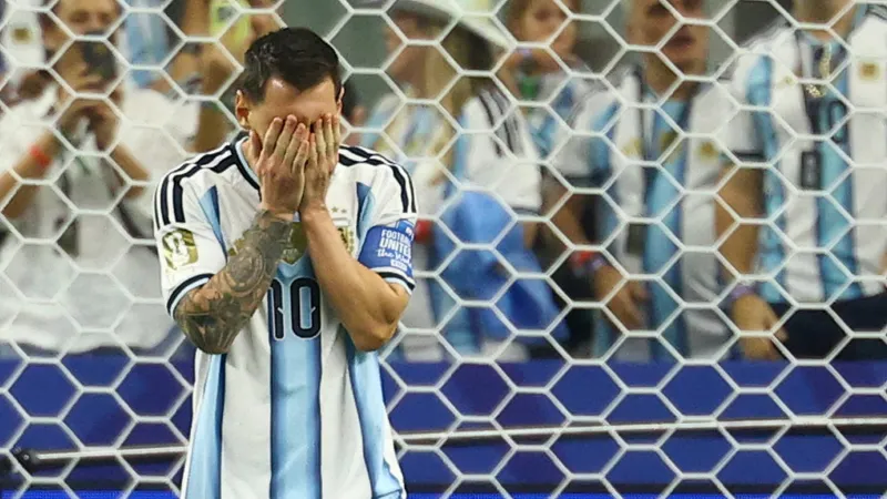 Lionel Messi po neproměněné penaltě proti Rakousku