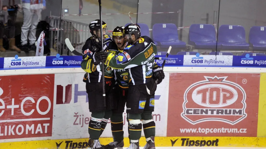 Slavící hokejisté Karlových Varů