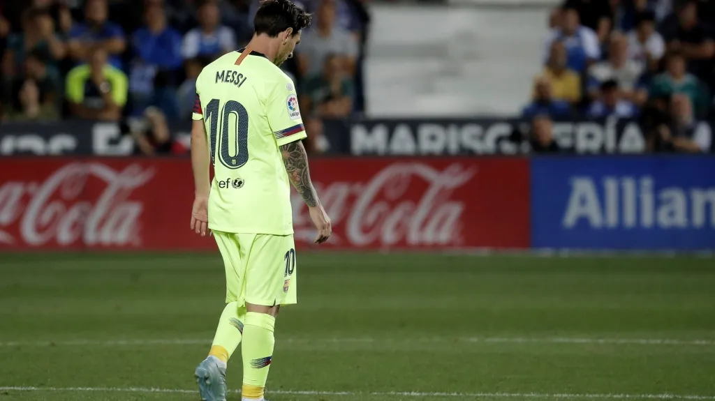 Zklamaný kapitán FC Barcelona Lionel Messi 
