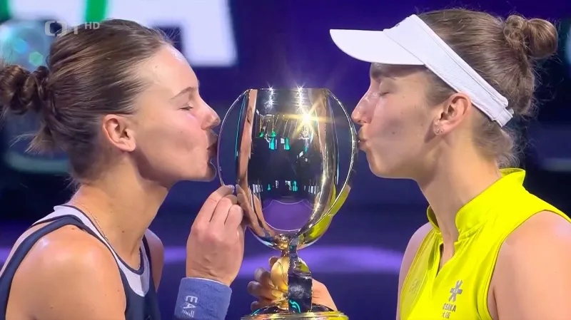 Siniakové s Towsendovou semifinále Turnaje mistryň nevyšlo