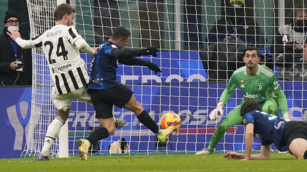 Alexis Sánchez rozhoduje o zisku italského Superpoháru pro Inter