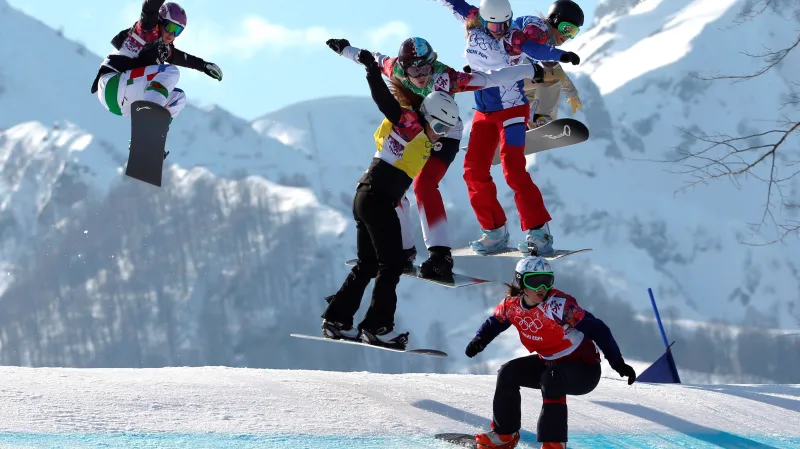 Eva Samková (vpravo dole) ve finálové jízdě snowboardcrossu