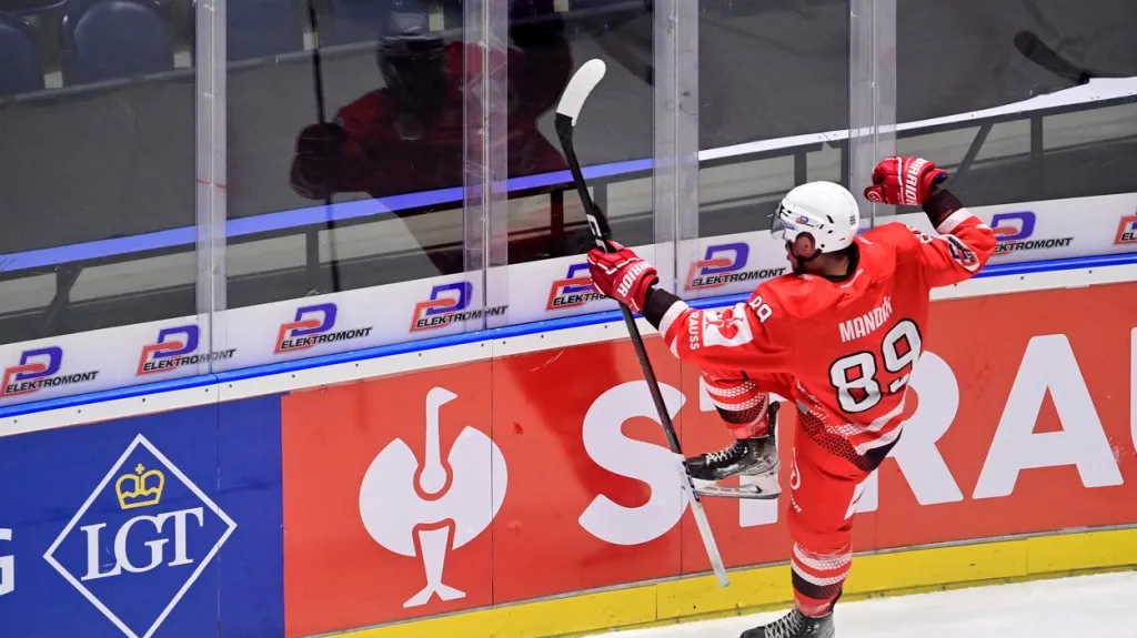 Jan Mandát se raduje z gólu do sítě Stavangeru