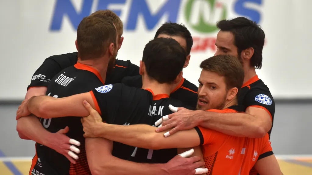 Slavící volejbalisté Karlovarska