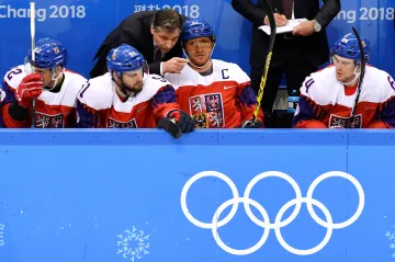 Čeští hokejisté poslouchají pokyny trenéra Jandače