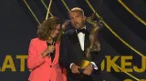 Zlatou hokejku pro Pastrňáka převzala jeho maminka